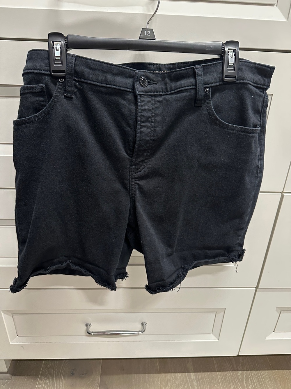 Chico’s Black Jean Shorts So Slimming Girlfriend Fray Hem Sz 14
